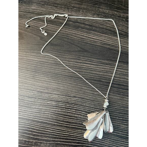Lucky Brand Flower Petal Adjustable Length Silver Tone Necklace - Picture 1 of 6